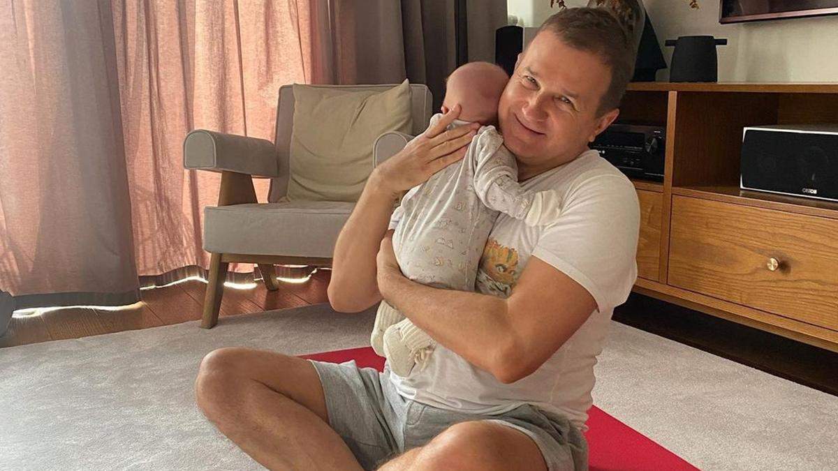 Юрий Горбунов показал домашние фото с младшим сыном