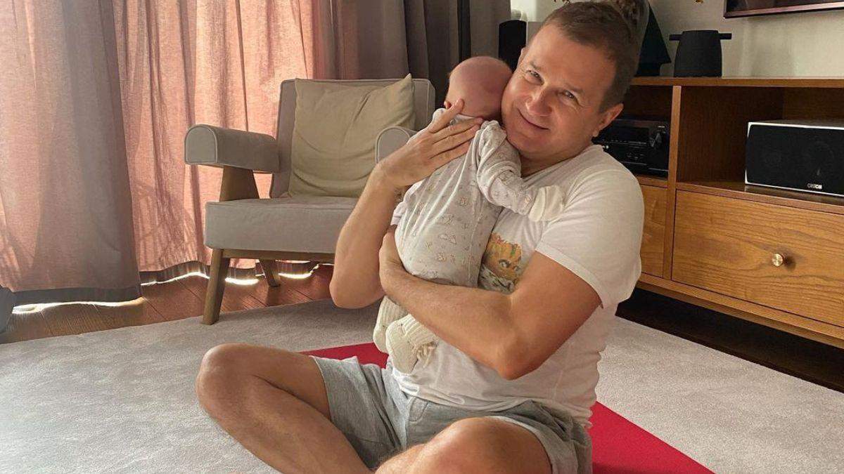 Юрій Горбунов замилував новим фото з маленьким сином - Новини шоу-бізнесу - Showbiz