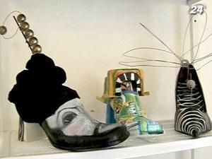 В Италии художницы создают обувь по случаю бракосочетания принца Уильяма
