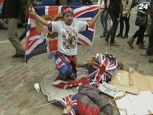 Фанаты разбили лагерь вблизи Вестминстерского аббатства 
