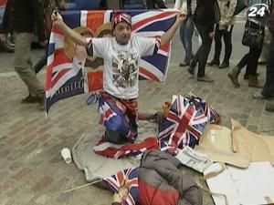 Фанаты разбили лагерь вблизи Вестминстерского аббатства Фанаты разбили лагерь вблизи Вестминстерского аббатства