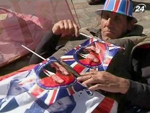 Фани розбили табір біля Вестмінстерського абатства Фани розбили табір біля Вестмінстерського абатства