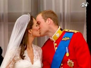 Уильям и Кейт Мидлтон поцеловались на балконе дворца