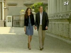 Принц Вільям та Кейт Мідлтон вирушили у весільну подорож Принц Вільям та Кейт Мідлтон вирушили у весільну подорож