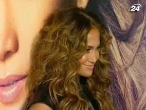 Дженніфер Лопес представила новий студійник "Love?" Дженніфер Лопес представила новий студійник "Love?"