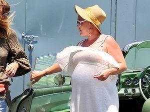 Пінк народила доньку Пінк народила доньку