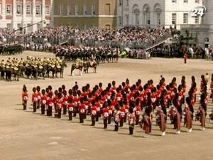 Королева Єлизавета II відзначила свій офіційний День народження Королева Єлизавета II відзначила свій офіційний День народження