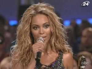 Бейонсе и ее новая пластинка "4" возглавили британский чарт Бейонсе и ее новая пластинка "4" возглавили британский чарт