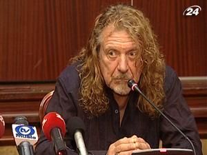 Концерт в Киеве Роберт Плант начал с минуты молчания Концерт в Киеве Роберт Плант начал с минуты молчания