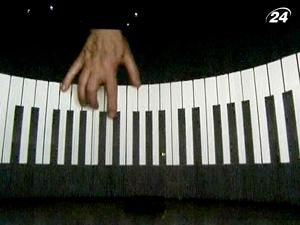 У Лондоні відкрили гігантську інсталяцію фортепіано
