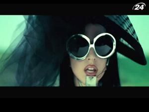 Леди Гага выпустила видео на песню "You and I"