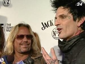 Mötley Crüe получили награду "Elmer Valentine Award"
