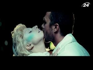 Lady GaGa закрутила роман с актером, который снялся в ее клипе "You and I"