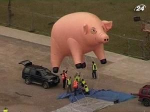 Надувна свиня пролетіла над Лондоном