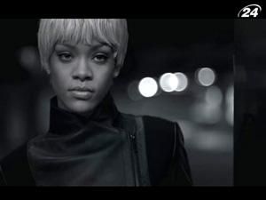 Рианна призывает покупать джинсы из новой коллекции бренда Armani Рианна призывает покупать джинсы из новой коллекции бренда Armani