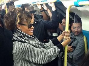 Рианна ехала на свой ​​концерт в метро