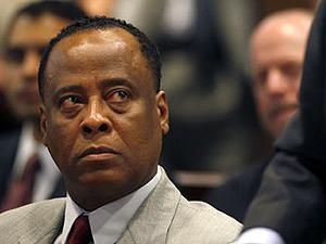 Врач Майкла Джексона не признает свою вину Врач Майкла Джексона не признает свою вину