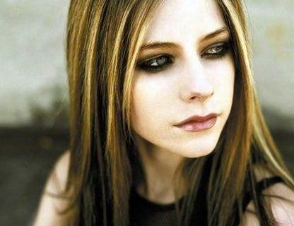 У Голлівуді невідомі побили Авріл Лавінь У Голлівуді невідомі побили Авріл Лавінь