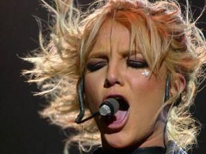 Брітні Спірс вкусив фанат (Відео) Брітні Спірс вкусив фанат (Відео)