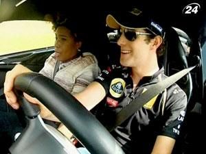 Джессі Джей та Месі Грей відвідали трек Формули-1 Джессі Джей та Месі Грей відвідали трек Формули-1