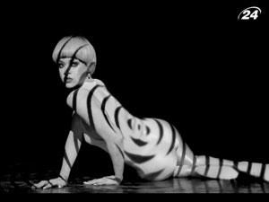 Ріанну знову звинувачують у плагіаті за відеокліп "You Da One" Ріанну знову звинувачують у плагіаті за відеокліп "You Da One"