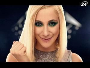 Певица Pixie Lott дарит поцелуй звездам Певица Pixie Lott дарит поцелуй звездам