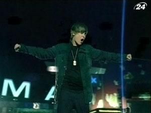 Джастін Бібер та Will.i.am запишуть дуетну композицію Джастін Бібер та Will.i.am запишуть дуетну композицію