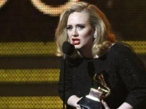 На церемонии "Грэмми" торжествовала Адель На церемонии "Грэмми" торжествовала Адель