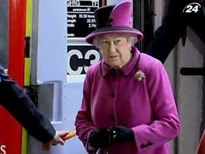 Королева Елизавета II отправилась в пятимесячное турне по стране Королева Елизавета II отправилась в пятимесячное турне по стране