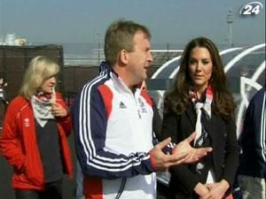 Герцогиня Кембриджская попробовала свои силы в хоккее Герцогиня Кембриджская попробовала свои силы в хоккее