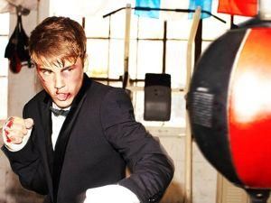 Джастін Бібер взяв участь у кривавій фотосесії Джастін Бібер взяв участь у кривавій фотосесії