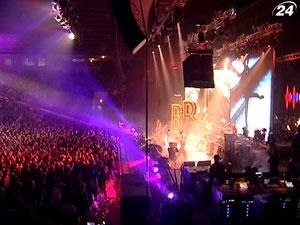 Парламент отклонил скандальный закон "О гастрольных мероприятиях" Парламент отклонил скандальный закон "О гастрольных мероприятиях"