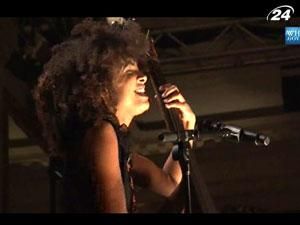 Есперанза Спелдінг презентувала платівку "Radio Music Society" Есперанза Спелдінг презентувала платівку "Radio Music Society"