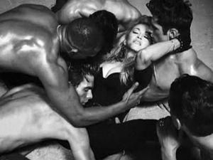 Клип Мадонны и Kazaky не прошел цензуру Клип Мадонны и Kazaky не прошел цензуру