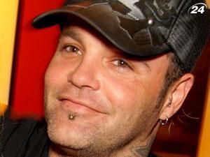 Вокалист группы "Crazy Town" впал в кому Вокалист группы "Crazy Town" впал в кому