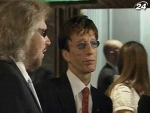 Участник легендарной группы Bee Gees впал в кому Участник легендарной группы Bee Gees впал в кому