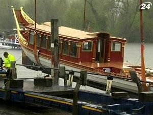 На Темзу спустили баржу, построенную для Елизаветы II На Темзу спустили баржу, построенную для Елизаветы II