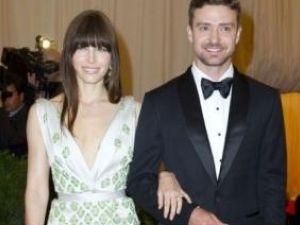 Джастин Тимберлейк и Джессика Бил отпраздновали помолвку Джастин Тимберлейк и Джессика Бил отпраздновали помолвку