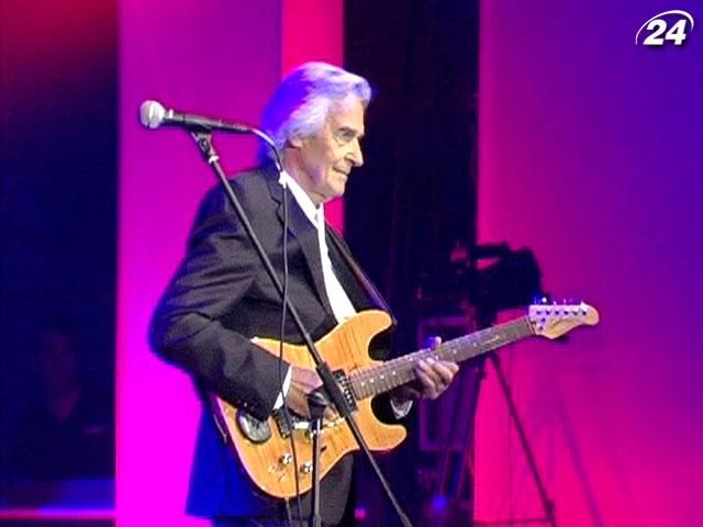 Джону Маклафліну вручили у Львові премію Alfa Jazz Music Award Джону Маклафліну вручили у Львові премію Alfa Jazz Music Award