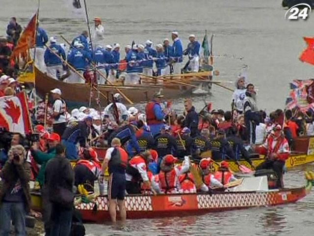 По Темзе прошла флотилия в честь Елизаветы II По Темзе прошла флотилия в честь Елизаветы II