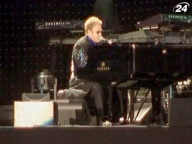 30 июня в Киеве выступят Элтон Джон и группа "Queen" 30 июня в Киеве выступят Элтон Джон и группа "Queen"