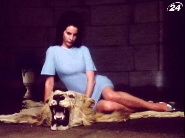 Лана дель Рей презентовала клип на песню "National Anthem" Лана дель Рей презентовала клип на песню "National Anthem"