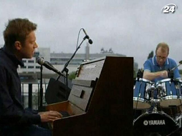 Гурт Blur презентував два нових сингли в режимі он-лайн Гурт Blur презентував два нових сингли в режимі он-лайн