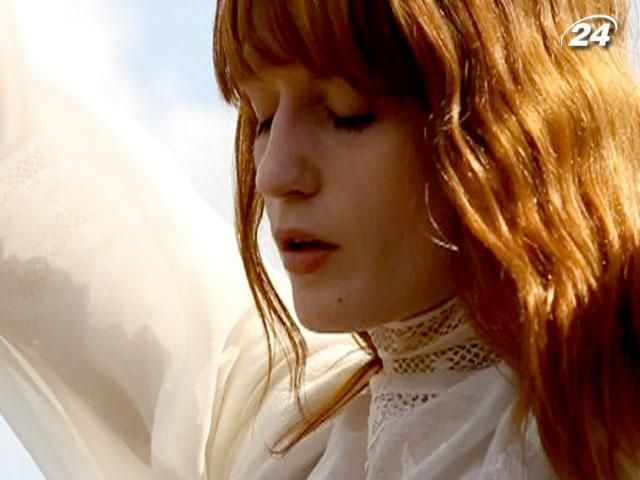 Вокалистка Florence and The Machine - Флоренс Уэлш потеряла голос Вокалистка Florence and The Machine - Флоренс Уэлш потеряла голос