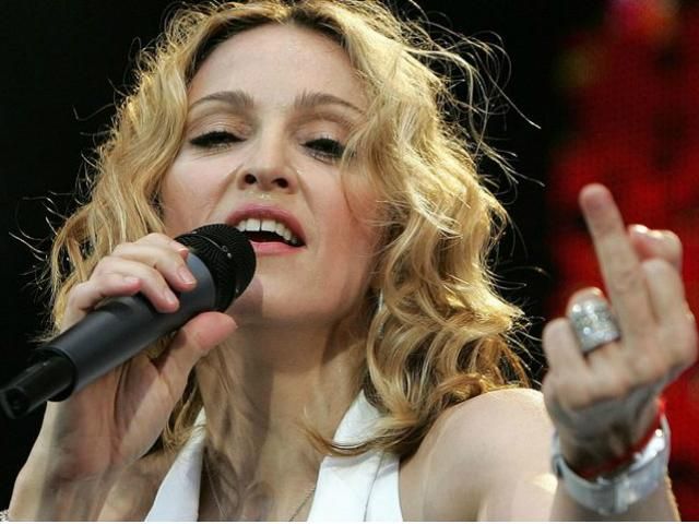Французские националисты хотят подать в суд на Мадонну 