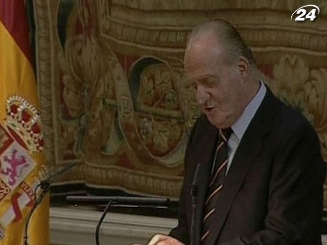 Король Испании уменьшил себе зарплату на 20 тысяч евро Король Испании уменьшил себе зарплату на 20 тысяч евро