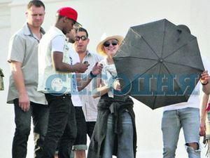 Мадонна відвідала Михайлівський собор, Софію Київську та Андріївську церкву Мадонна відвідала Михайлівський собор, Софію Київську та Андріївську церкву