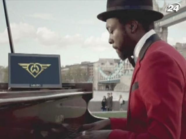 Will.I.am презентует новую песню на Марсе Will.I.am презентует новую песню на Марсе
