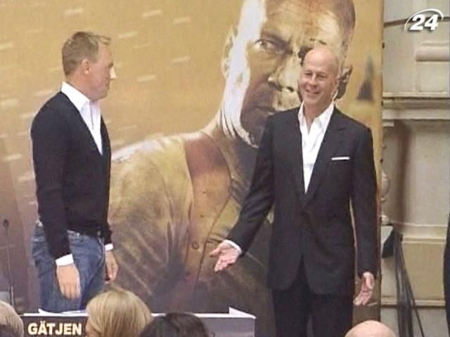 Брюс Уиллис собирается подать в суд на компанию Apple Брюс Уиллис собирается подать в суд на компанию Apple