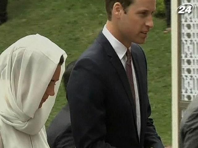 Великобритания возмущена публикацией топлес-фото герцогини Кэтрин Великобритания возмущена публикацией топлес-фото герцогини Кэтрин